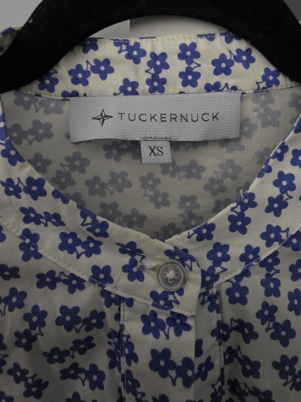 Tuckernuck Women's Blue Floral Button-Up Shirt - XS